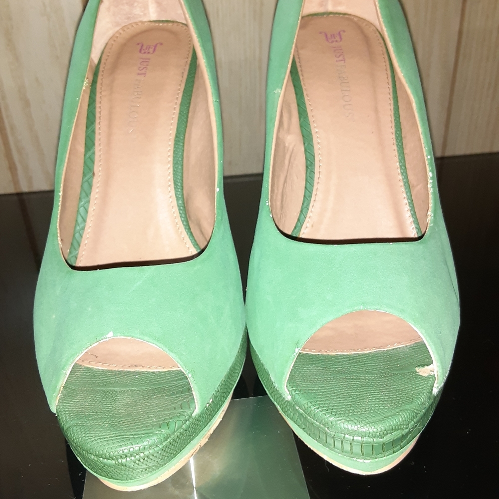 Gorgeous green heels